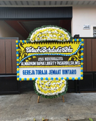 Papan Bunga Duka di Padang Terubuk